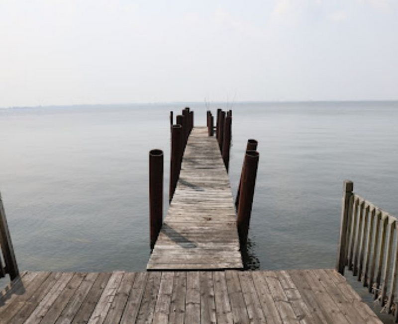 Bobby Macs Bayside Tavern & Grill (Buds Restaurant) - From Web Listing (newer photo)